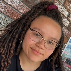 Meet your Posher, Olivia